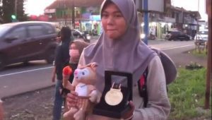 Miris! Sumbang Medali Emas di PON Papua, Atlet ini Dijemput Pulang dengan Angkutan Umum