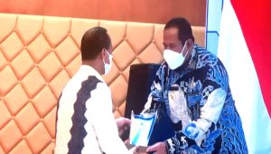 Capai Target Realisasi Investasi Tingkat Nasional, Plt Bupati Bekasi Akhmad Marjuki Raih Juara 1