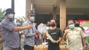 PT Harrosa dan SGMW Salurkan Bantuan CSR Mobil Ambulance dan Sembako di Desa Sukamahi Cikarang Pusat