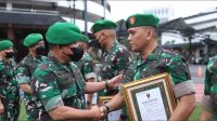 KSAD Jenderal Dudung Abdurachman Beri Penghargaan 47 Personil Gabungan TNI-Polri