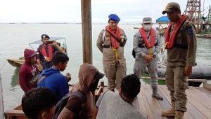 Personel SB Babel Bakamla RI Tertibkan Penambang Timah Ilegal di perairan Belinyu
