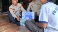 Kapolsek Cempaka Polres OKU Timur Polda Sumsel Menebar Kebaikan Mendonasikan Sebagian Rezekinya Untuk Warga Masyarakat
