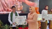 Berperan Aktif Dukung Kabupaten Layak Anak, Ketua SMSI OKU Selatan Terima Penghargaan Bupati