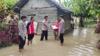 Polsek SS3 Polres OKU Timur Polda Sumsel Salurkan Bantuan Untuk Masyarakat Terdampak Banjir