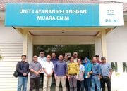 Manejer PLN Muara Enim Berjanji Akan Perbaiki Kabel dan Tiang yang Roboh Di Desa Muara Lawai Dusun 4 STB