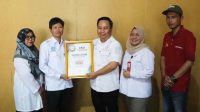 World Press Freedom Day, SMSI OKU Selatan Anugerahi Penghargaan Sahabat Pers Dua Kepala Dinas