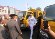 PTBA Serahkan Bantuan Truk Arm Roll hingga Mesin Pemusnah Sampah untuk Pemkab Muara Enim