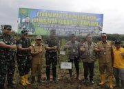 Komitmen Hijaukan Hutan, Danrem Gapo dan Dandim Muara Enim Tanam Ribuan Pohon