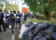 Jaga Lingkungan, Bukit Asam (PTBA) Ajak Masyarakat Bersih-bersih Sungai Enim