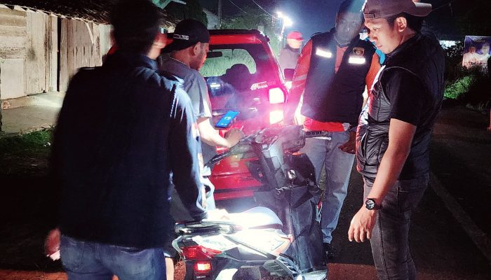 Tingkatkan Keamanan, Polsek Belitang III Patroli Malam Hari