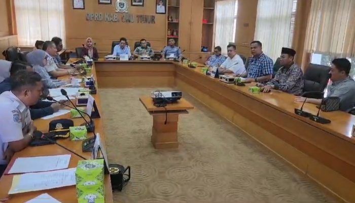 Rapat Lanjutan Terkait Permasalahan Lampu Jalan Diputus, Kadishub Tak Hadir, Komisi II DPRD OKUT : Ini Sangat Mengecewakan