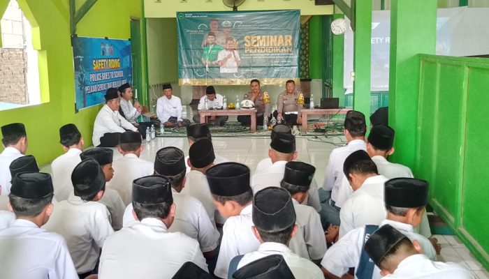 Siswa dan Santri Yayasan Nurul Qur’an Purwosari Sayung Dapat Penyuluhan Hukum