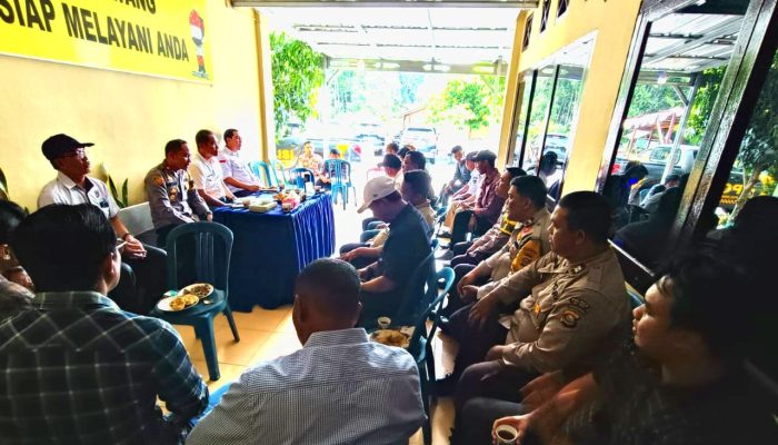 Jaga Kondusifitas Jelang Pilkada, Polsek Madang Suku II dan Camat Gelar Cooling System bersama Kepala Desa