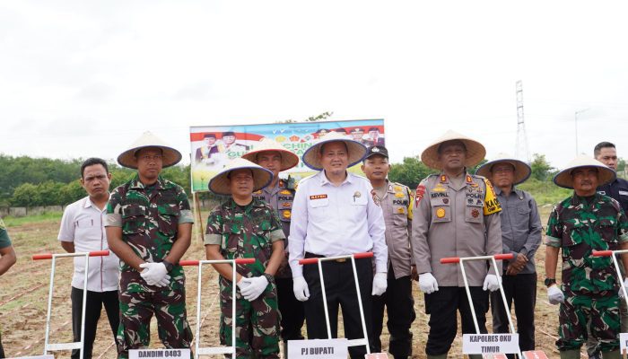 Dukung Ketahanan Pangan Nasional, Polres OKU Timur Tanam Benih Jagung dan Tebar Ribuan Benih Ikan Nila