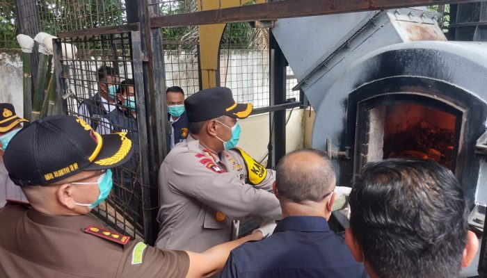 Satres Narkoba Polres OKUT Musnahkan 35 Kilogram Ganja Kering Tak Bertuan, Ini Kata Kapolres!