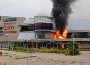 Terjadi kebakaran Mall The Park Kendari Lantai 2 Hangus Dilahap Api