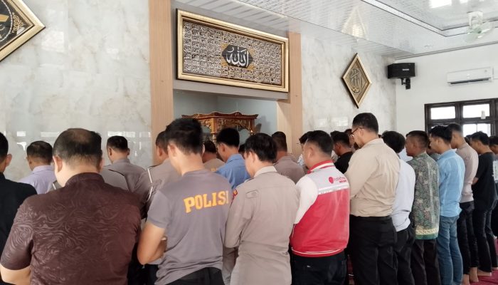 Sebagai Bentuk Penghormatan, Polres OKU Timur Gelar Sholat Gaib Untuk Tiga Anggota Polri Waykanan Lampung