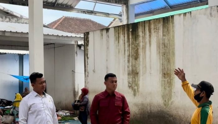 Komisi II DPRD OKUT Irfan dan Alan Tinjau Pasar Rawabening