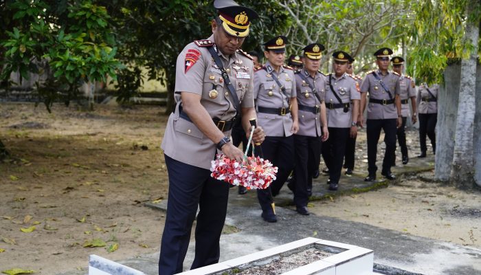 Hari Bhayangkara ke- 79, Polres OKUT Gelar Ziarah dan Tabur Bunga, Kenang Jasa Para Pahlwan