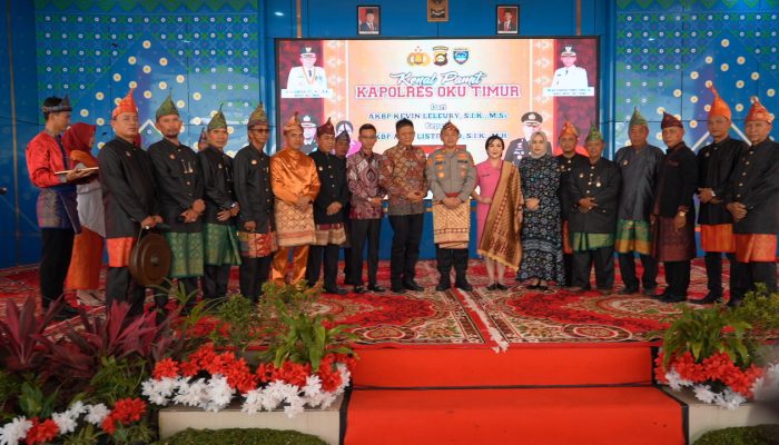 Ramah Tamah dan Kenal Pamit Kapolres OKU Timur, AKBP Kevin Leleury kepada AKBP Adik Listiyono