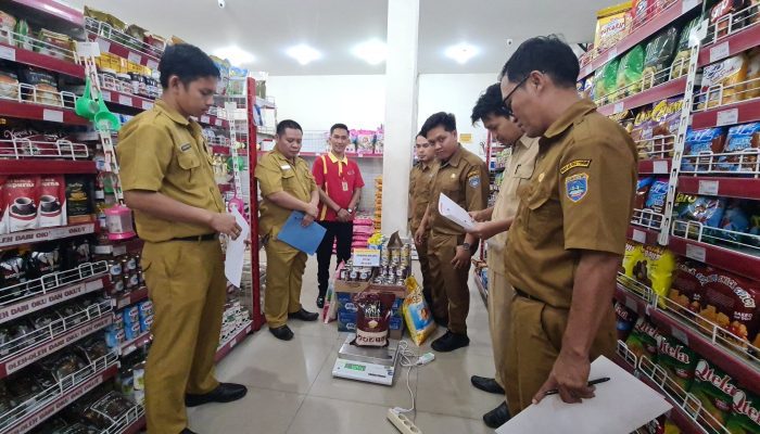 Disdagperin OKUT Gelar Sidak, Temukan Beras Premium Tak Sesuai Takaran