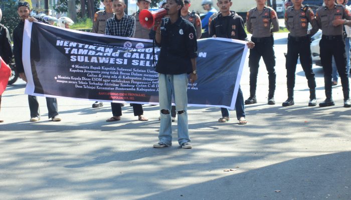 Aksi Demonstrasi Asosiasi Pergerakan Independen JILID III di Depan Mapolda Sulsel: Tuntut Penertiban Tambang Galian C Ilegal di Jeneponto