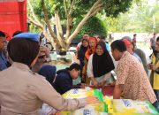 Bantu Masyarakat Peroleh Kebutuhan Pokok dengan Harga Terjangkau, Polres OKUT Gelar Gerakan Pasar Murah