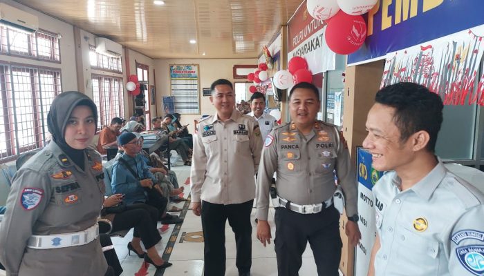 Sambil Gelar Razia, Samsat dan Satlantas Polres OKU Timur Sosialisasikan Pemutihan Pajak