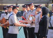 Gelar Upacara Hari Juang Polri, Polres OKU Timur Berikan Penghargaan kepada Personel Prestasi