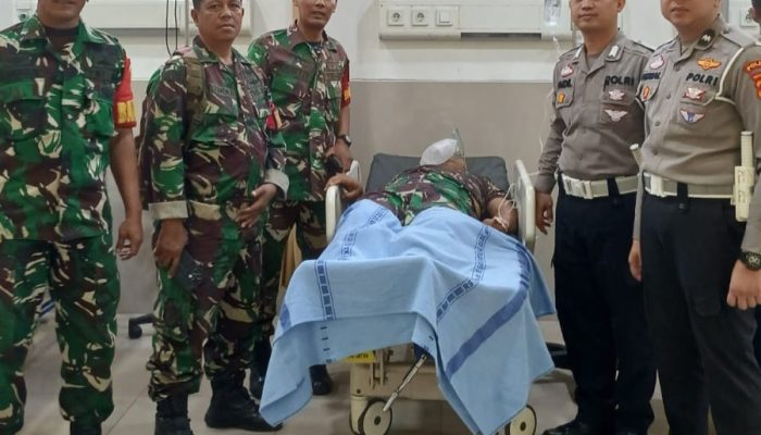 Sinergi Nyata: Aksi Cepat Polda Sumsel, Selamatkan Anggota TNI yang Terbaring Lemas di Jalan
