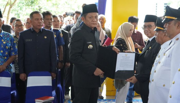 Lantik PJ Sekda dan Pejabat PPPK, Bupati OKUT Tegaskan ASN untuk Perkuat Semangat Pengabdian dan Tanggung Jawab