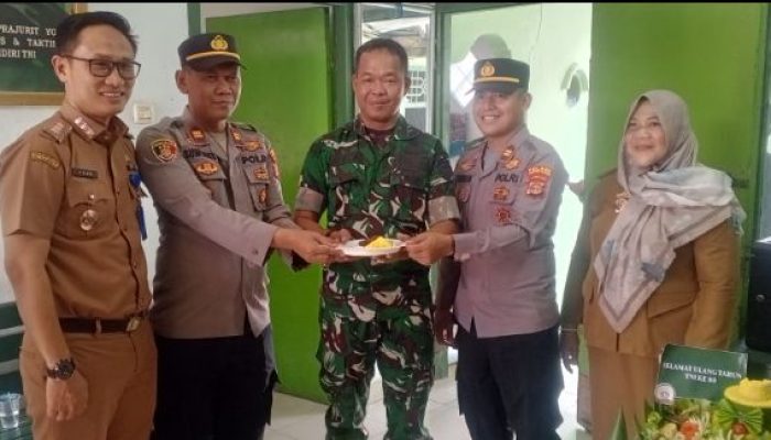 HUT TNI ke-80 di Markas Koramil 421-07/Sidomulyo, Mendapat Kejutan dari Forkopimcam 2 Kecamatan Candipuro dan Sidomulyo