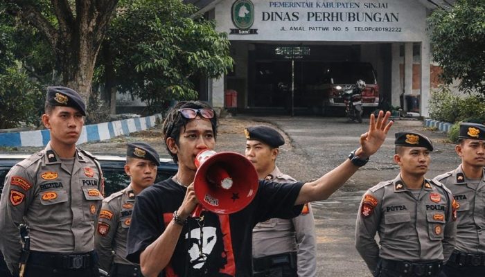 Marak Parkir di Bahu Jalan, KMPI Soroti Kinerja Dishub dan Satlantas Polres Sinjai