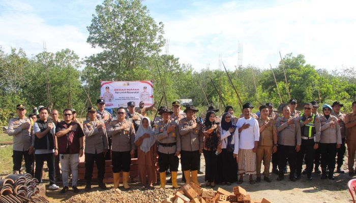 Bedah Rumah Polri untuk Masyarakat, Polres OKU Timur Bedah 14 Unit Rumah Tidak Layak Huni