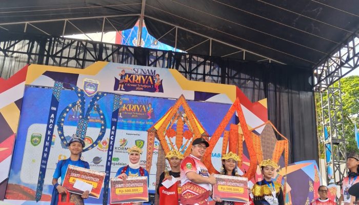 Tim Pekat Belari Disdikbud OKU Timur Sabet Gelar The Best Costume di Kriya Sriwijaya Running Fest 2026