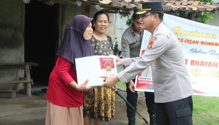 Akselerasi Kesejahteraan Masyarakat, Polres OKU Timur Salurkan Ratusan Paket Sembako Hari Bhayangkara