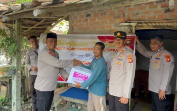 Sambut Hari Bhayangkara, Polres OKU Timur Salurkan Ratusan Bansos untuk Warga Kurang Mampu