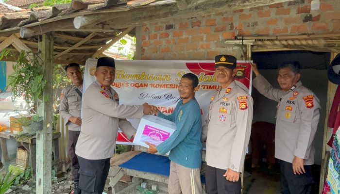 Sambut Hari Bhayangkara, Polres OKU Timur Salurkan Ratusan Bansos untuk Warga Kurang Mampu