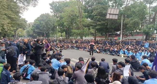 Demo mahasiswa Bandung 17 Juni 2026