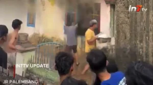 Rumah Terbakar, Tiga Orang Anak Terjebak