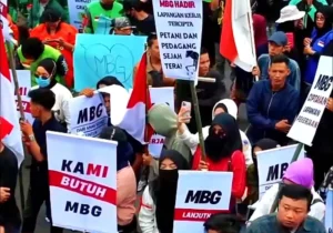 Ratusan Warga Miskin Kota di Sumsel Demo Dukung Program MBG, Minta Presiden Prabowo Lanjutkan