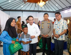 Hari Bhayangkara ke-80: Polda Jateng Beri Layanan Kesehatan Gratis dan Sembako bagi Ratusan Warga Tegal