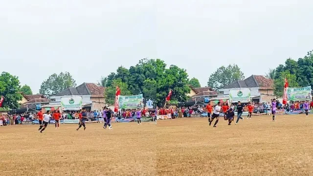 suporter kejar wasit bawa pisau
